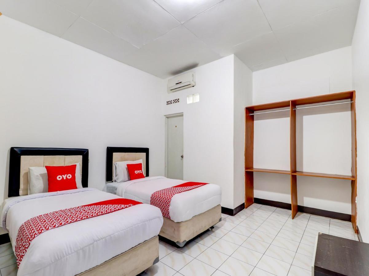 Oyo 3341 Ten Guest House Бандунг Екстер'єр фото