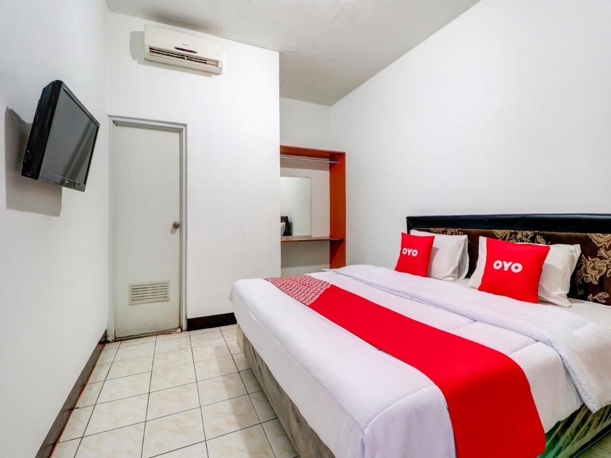 Oyo 3341 Ten Guest House Бандунг Екстер'єр фото